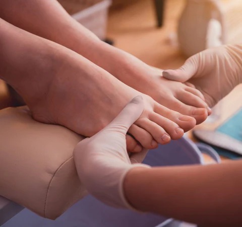 Soin des pieds anti callosités ccil esthetique languidic hennebont baud